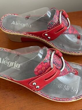 Alegria Women's Red Floral Slip-On Wedge Mules